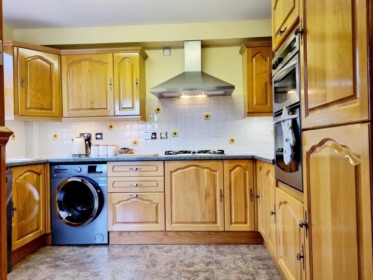 Inverness City 3 Bedroom House Free Parking Esterno foto
